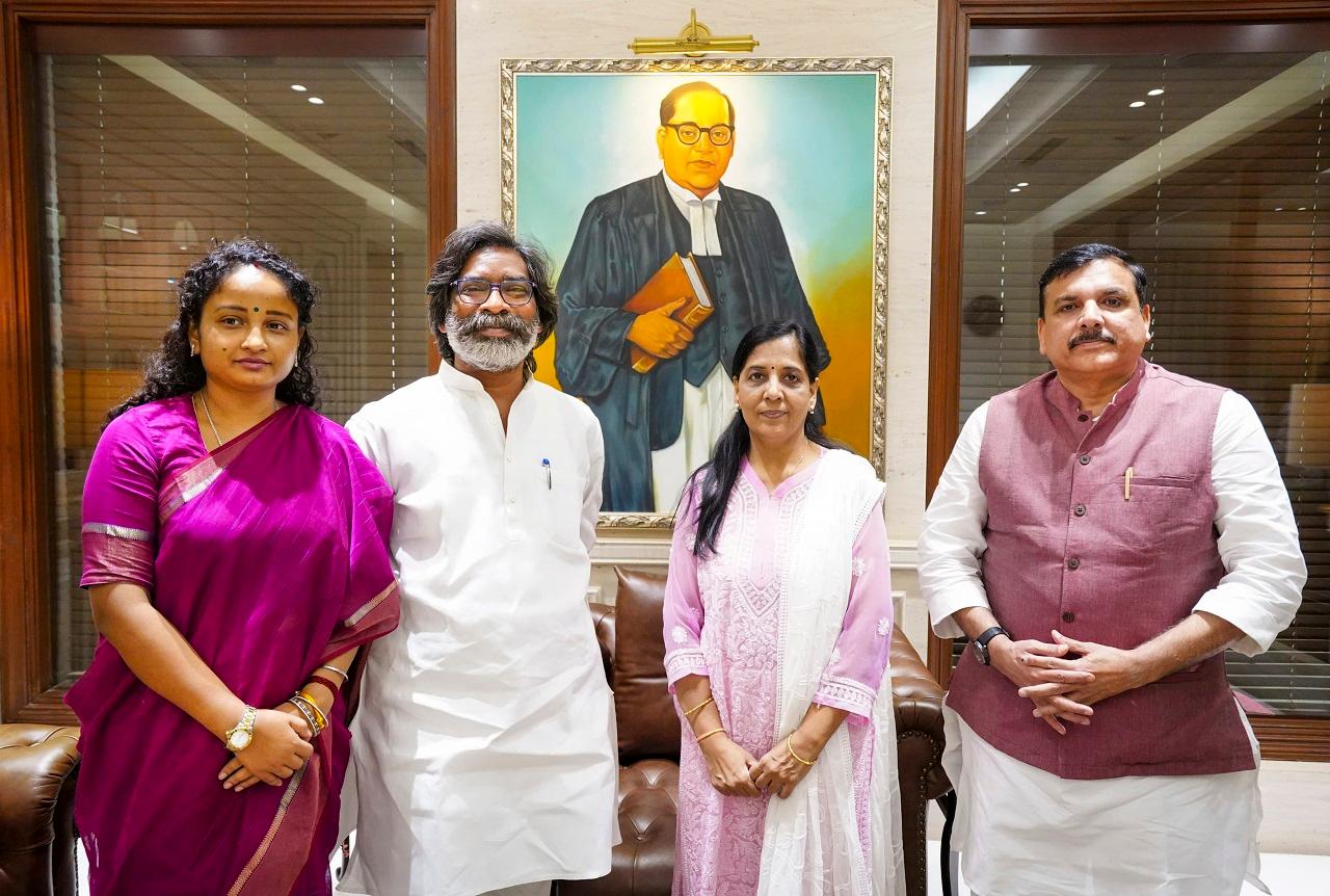 Earlier on July 13, Delhi Chief Minister Arvind Kejriwal's wife Sunita Kejriwal and AAP MP Sanjay Singh met Jharkhand Chief Minister Soren and his wife Kalpana Soren at the latter's official residence