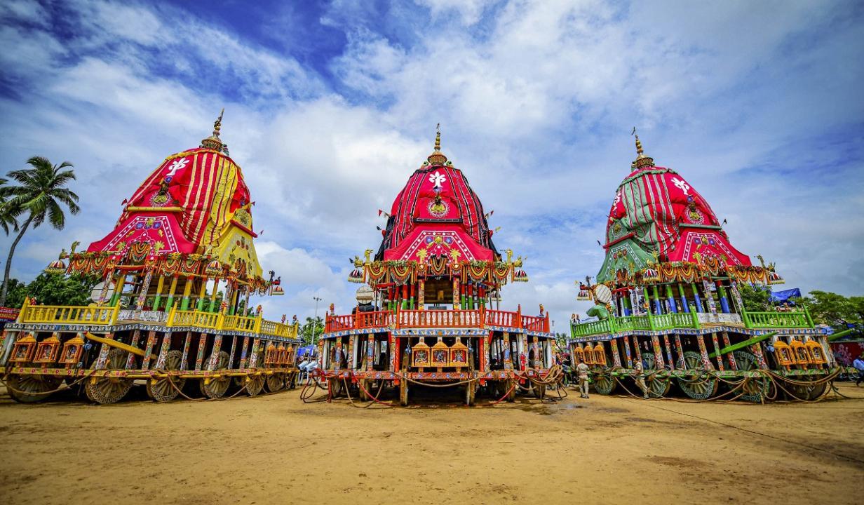 Thousands pull chariots in Lord Jagannath's return car festival in Puri