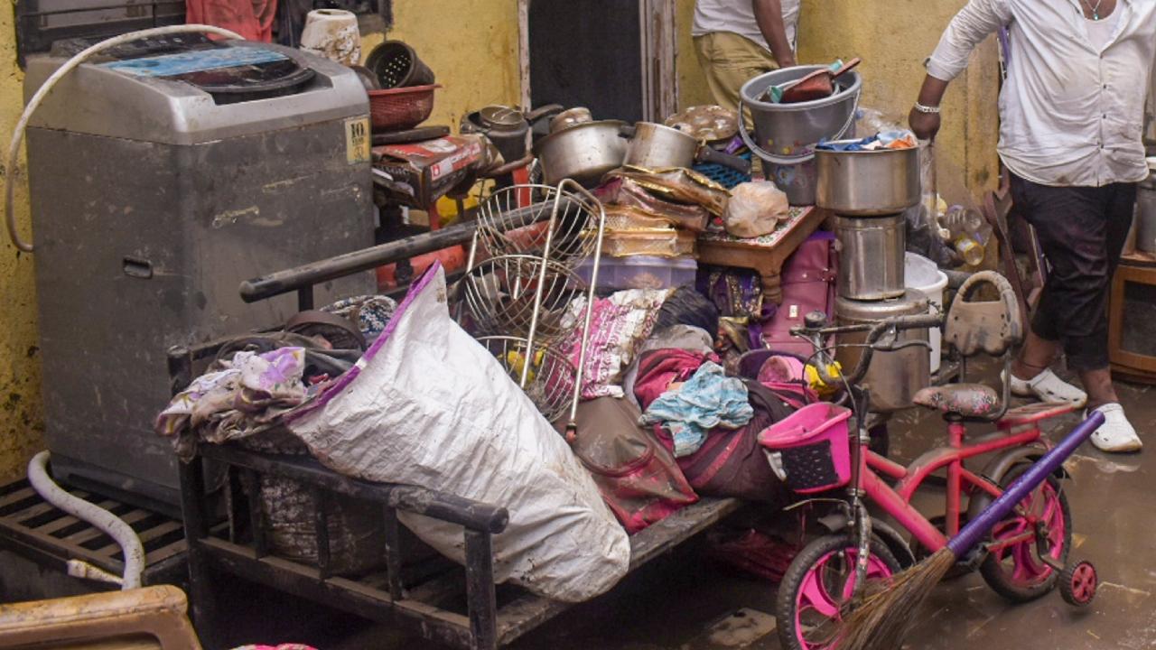 According to an official statement, CM Shinde has directed the Pune Municipal Corporation (PMC) and private cleaning companies to work together to clean up the mud and debris in these areas