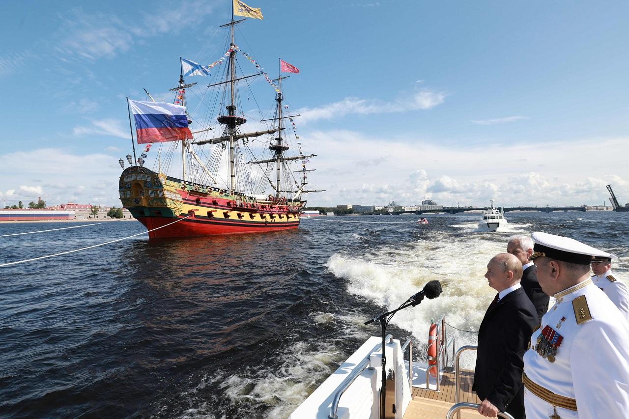 Russian and US diplomats say the relations between the two countries are worse than even during the 1962 Cuban Missile Crisis. While both powers urge de-escalation, they are also accused of taking steps towards escalation