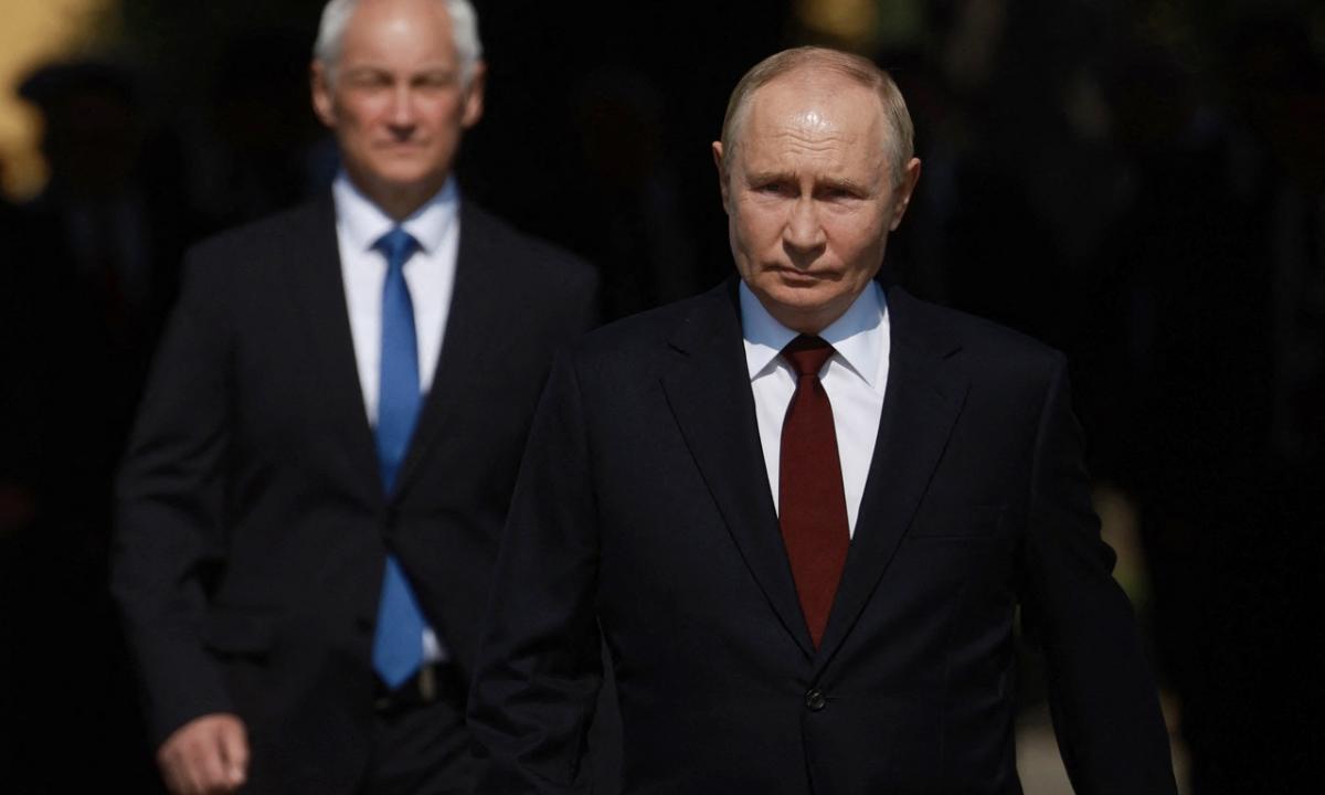 Putin warns US of Cold War-style missile crisis if deployments made to Germany