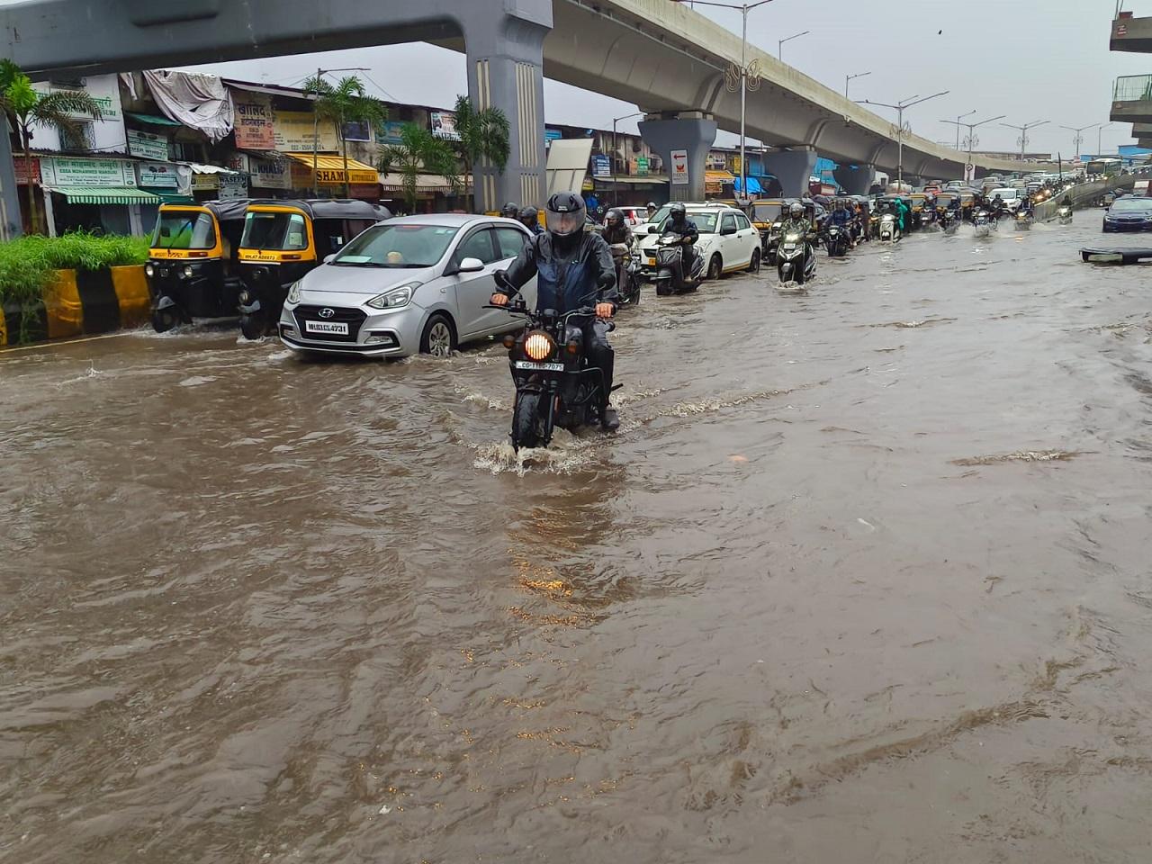 The India Meteorological Department (IMD) predicted moderate to heavy rainfall in the city and suburbs with possibility of very heavy rainfall at isolated places in next 24 hours starting 8 am