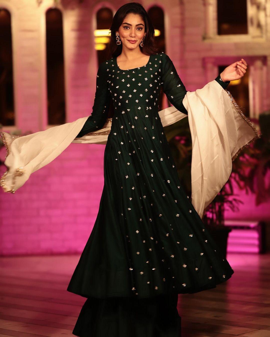 Not ready to wear something like a saree or lehenga? How about this beautiful suit? 