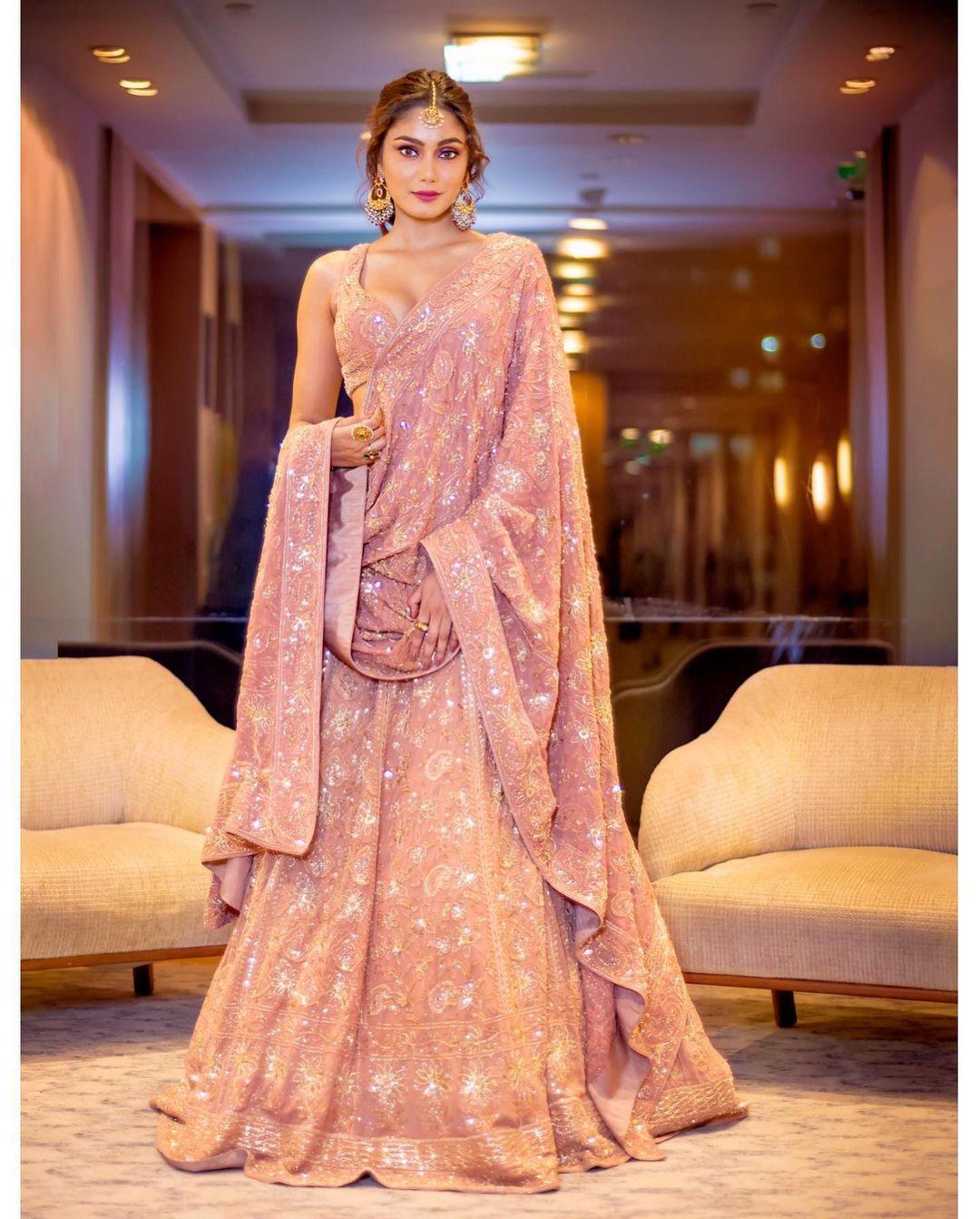 Girls, go get your beautiful lehenga just like Sana's before you regret it!