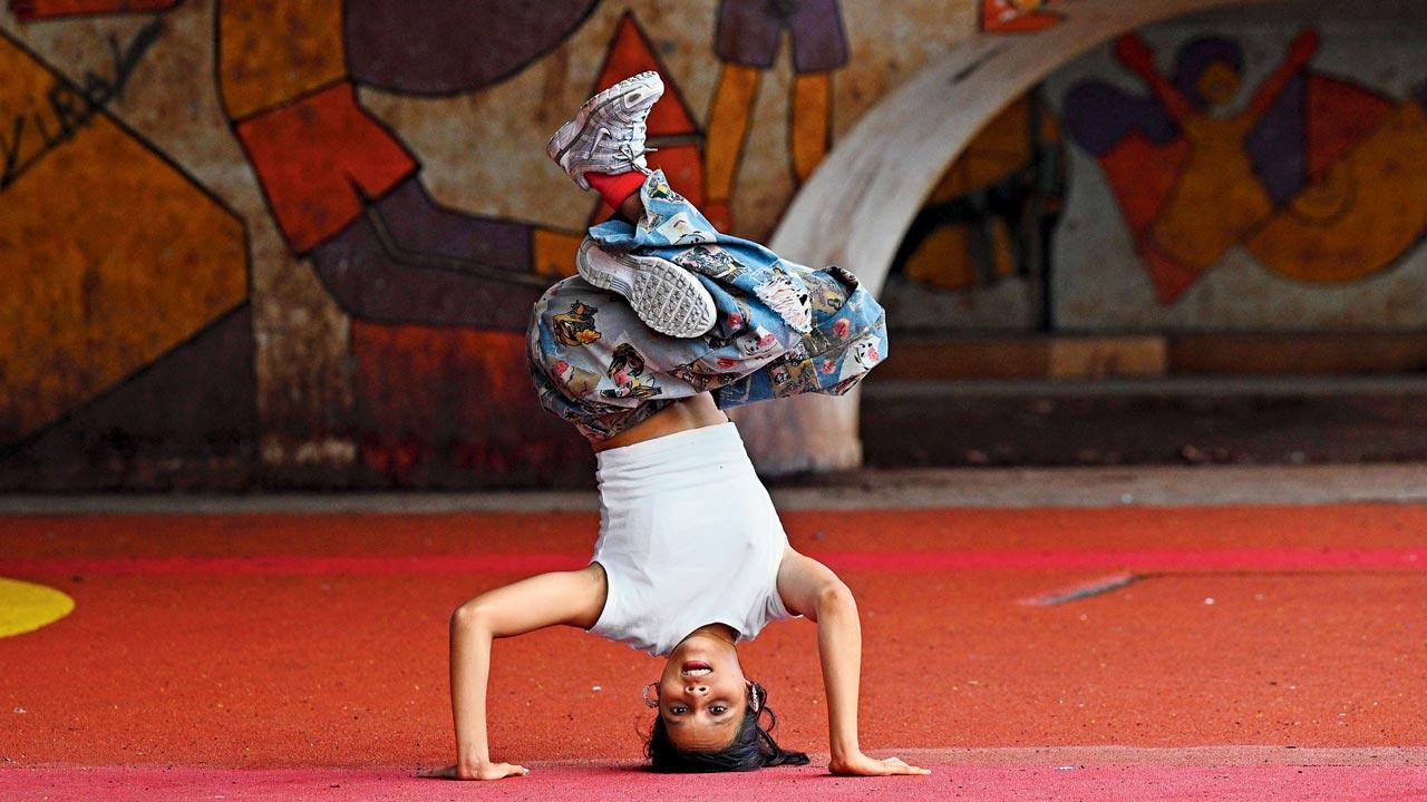 Siddhi Tambe aka B-girl  Bar-B busts some moves under the Santacruz flyover. Pic/Rane Ashish