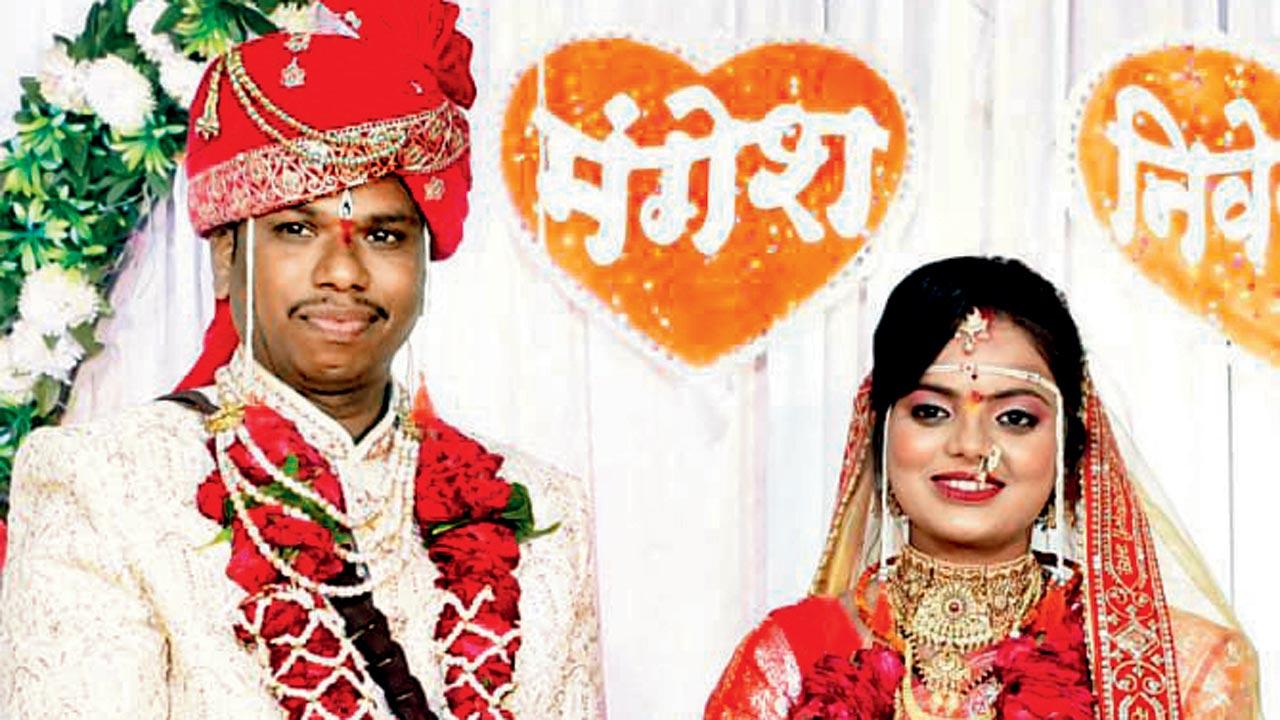 Mangesh and his wife Nivedita 