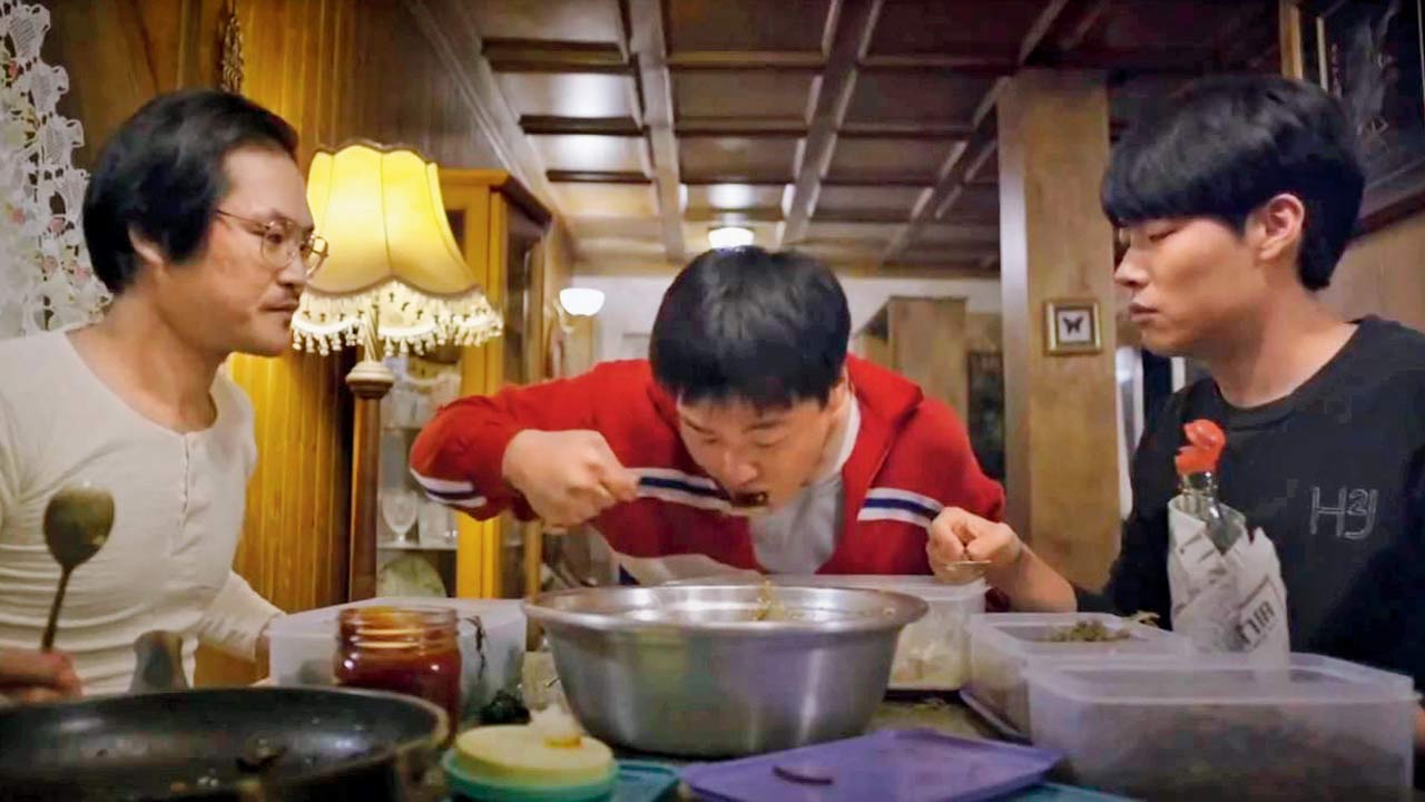 Protagonists of the K-drama Reply 1988 eat kimchi rice, a quickfire meal, in a moment from the show. Pic Courtesy/Youtube