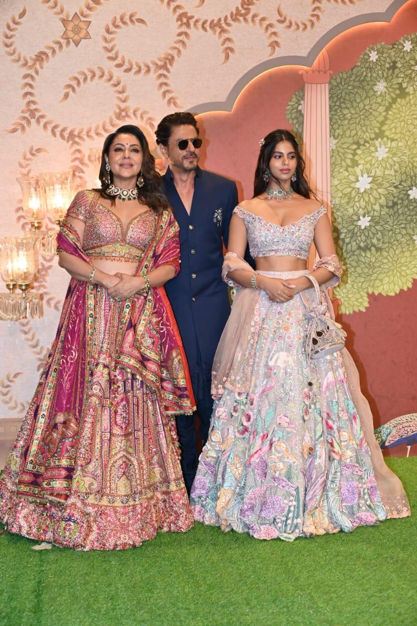 Shah Rukh Khan arrived at the Shubh Aashirwad ceremony with Gauri and Suhana