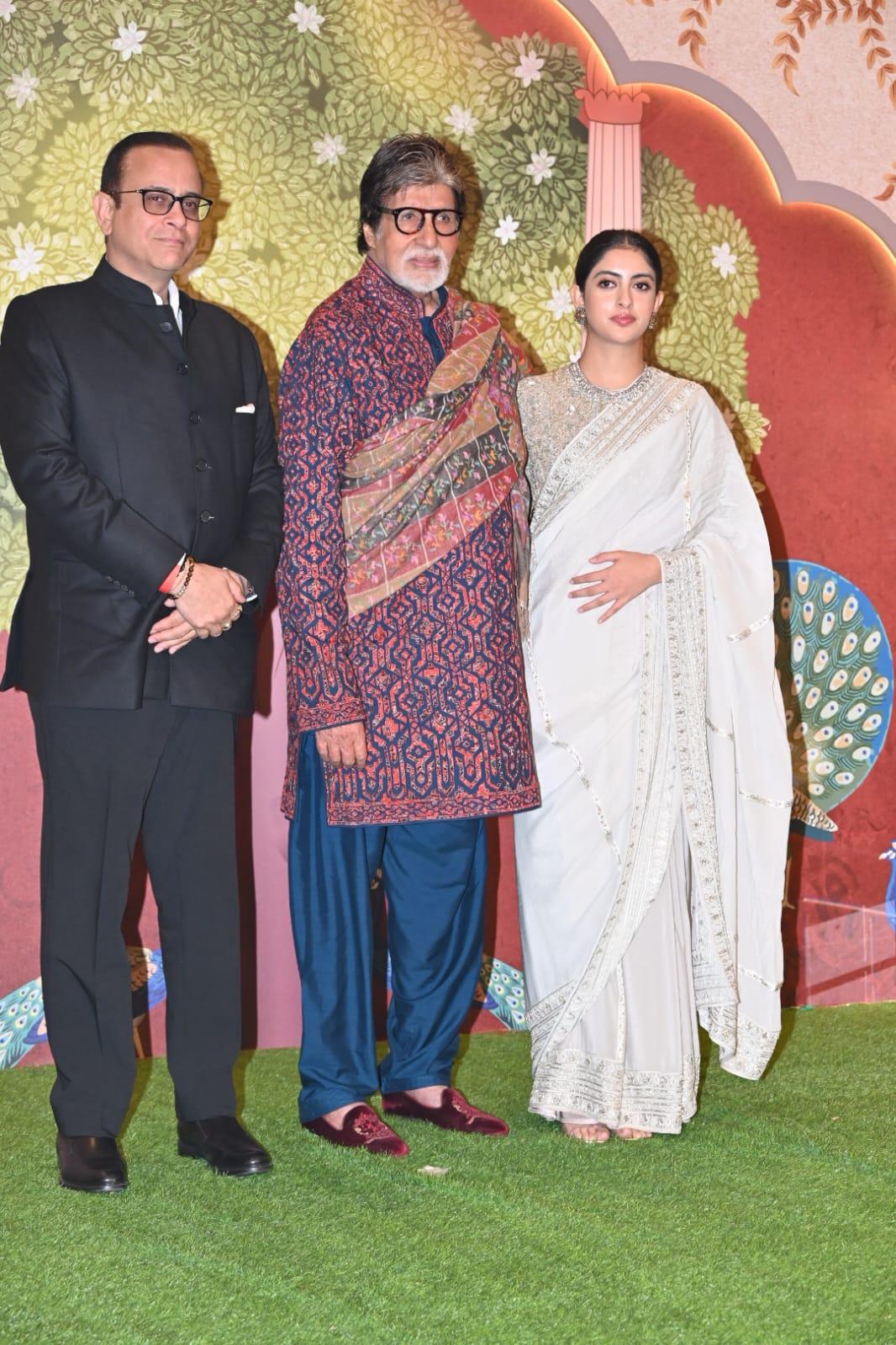 Big B posed with his granddaughter Navya Nanda