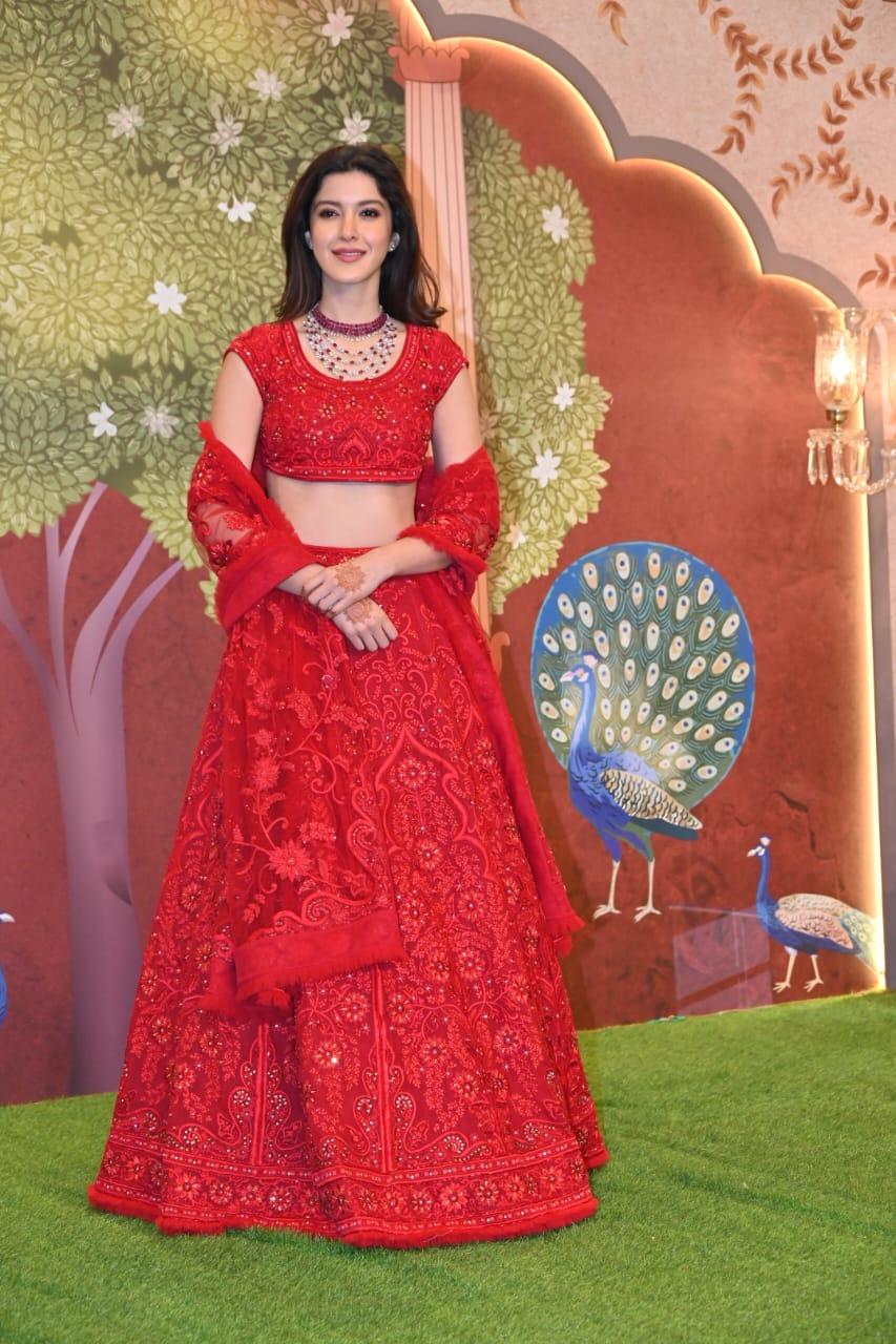 Shanaya Kapoor turned heads in a heavily embroidered red lehenga. Dressed to the nines, Shanaya paired her lehenga with a beautiful red pearl necklace and ditched other jewellery. With nude makeup and a bright smile, she melted hearts