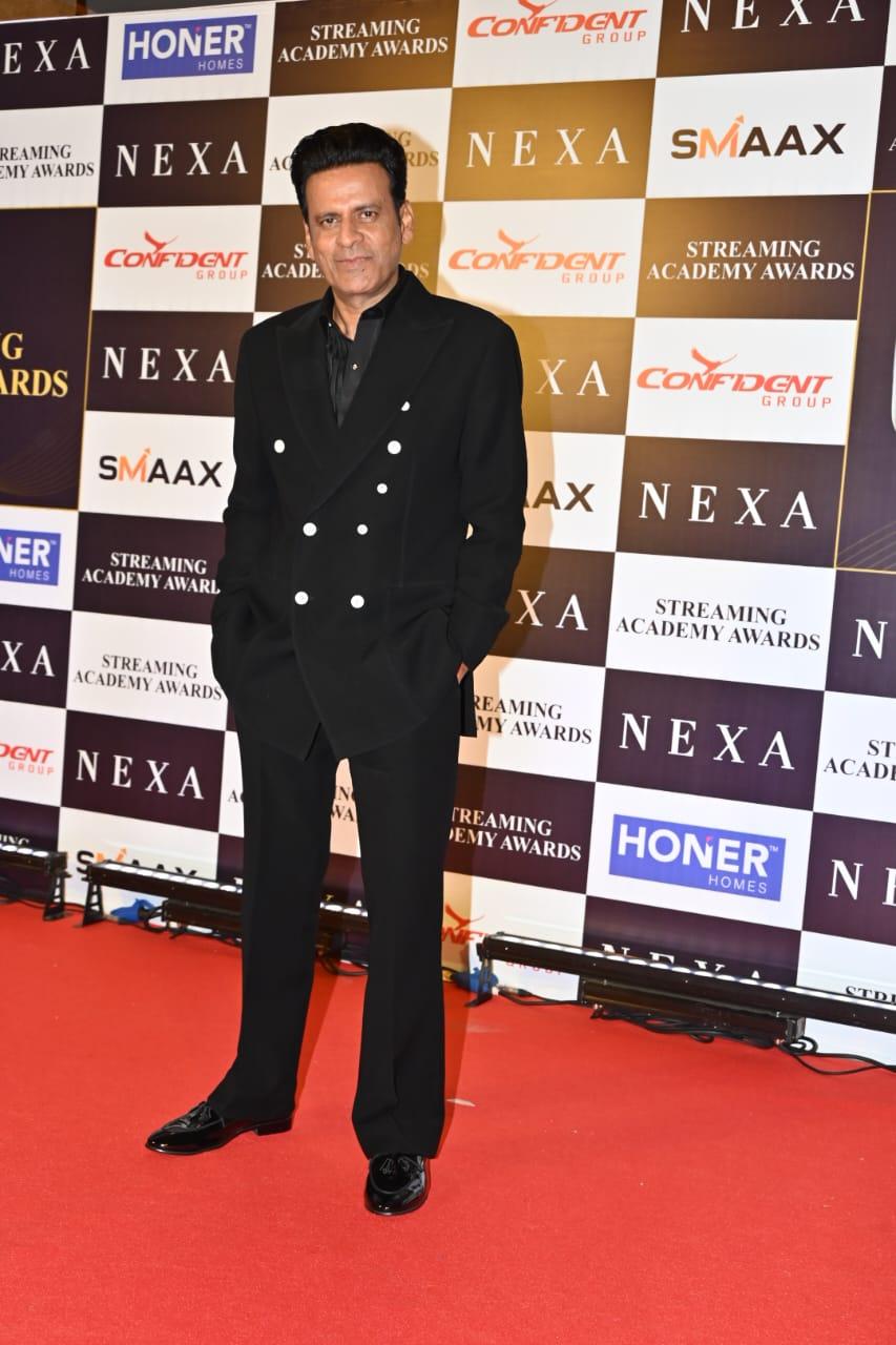 Manoj Bajpayee looked super smart in an all-black outfit 