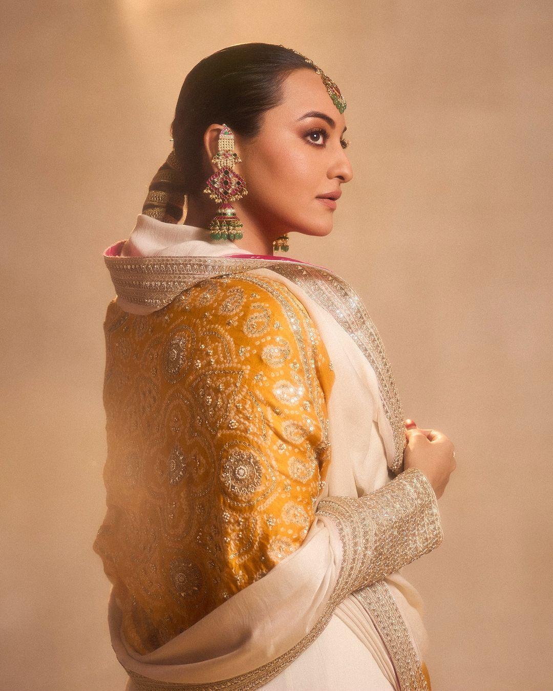 Sonakshi recently posted pictures of her second look for her bachelorette, and that is what surprised us