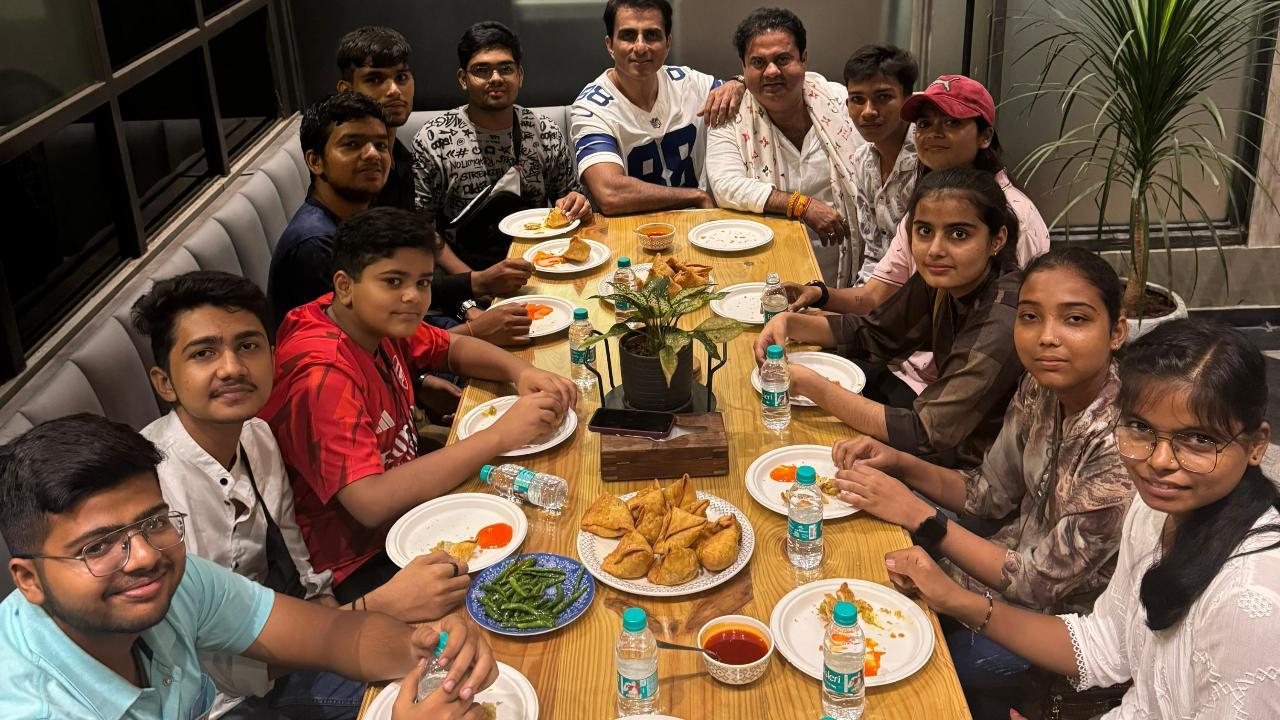 In Pic: Sonu Sood enjoys delicious samosas with Uttarakhand's board exams toppers