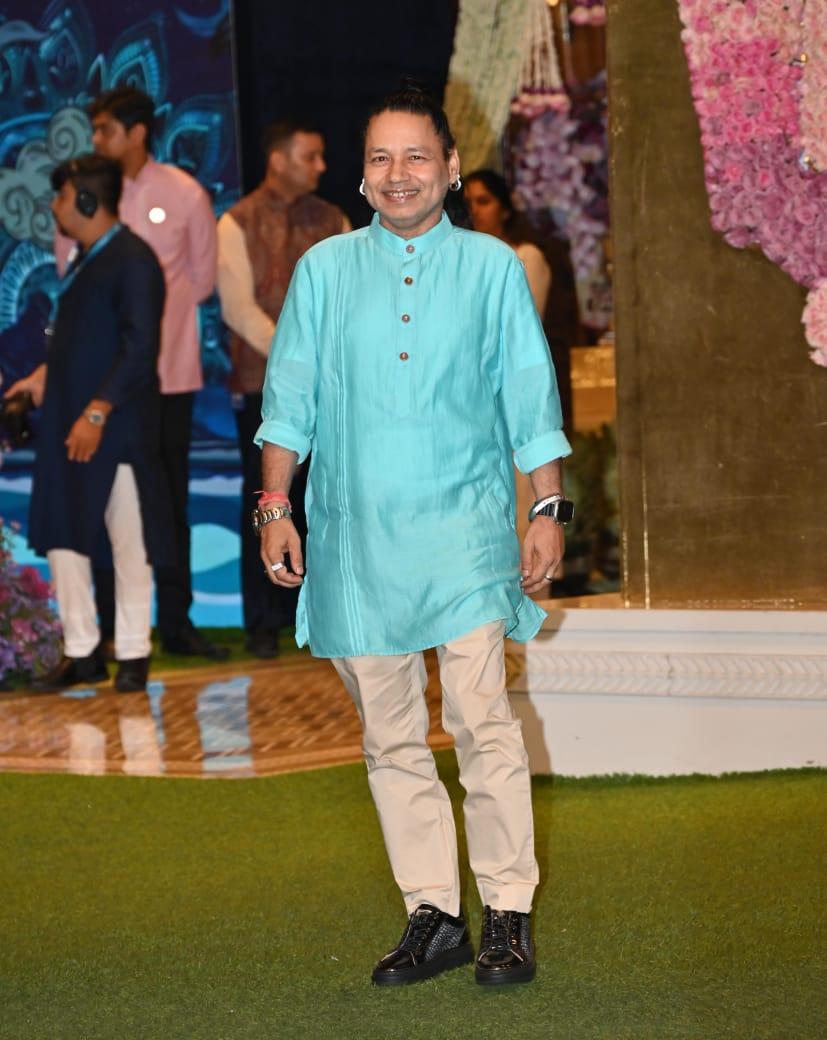 Ace singer Kailash Kher was also present at the puja ceremony