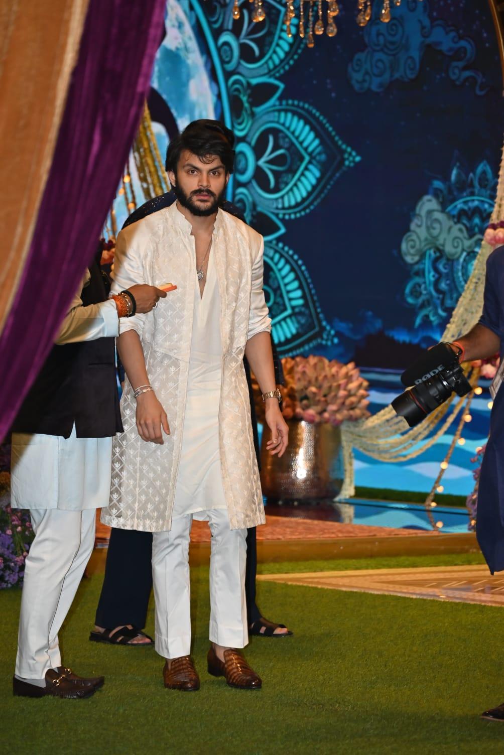 Shikhar Pahariya was clicked at the special puja ahead of Anant Ambani and Radhika Merchant's wedding