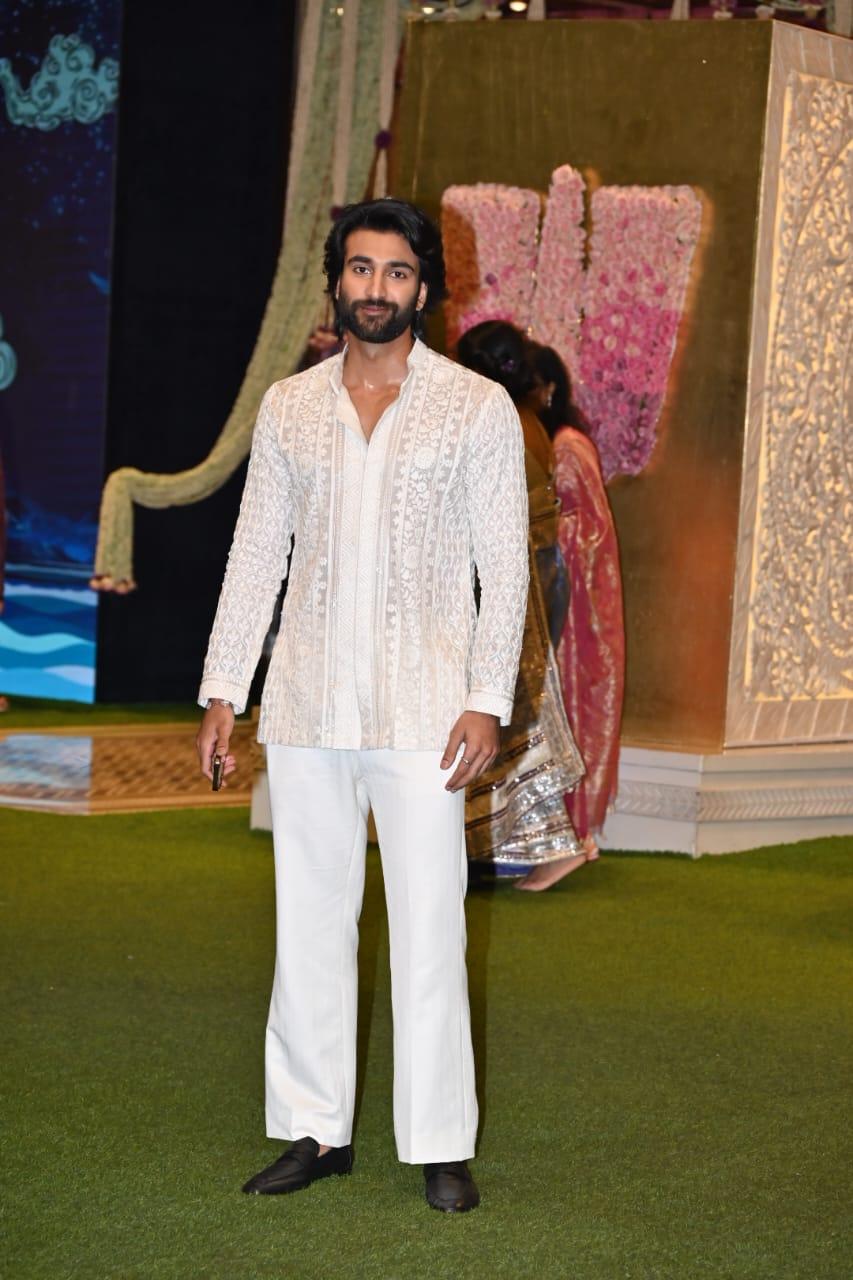 Meezan Jafri also opted for white attire for the festivity.
