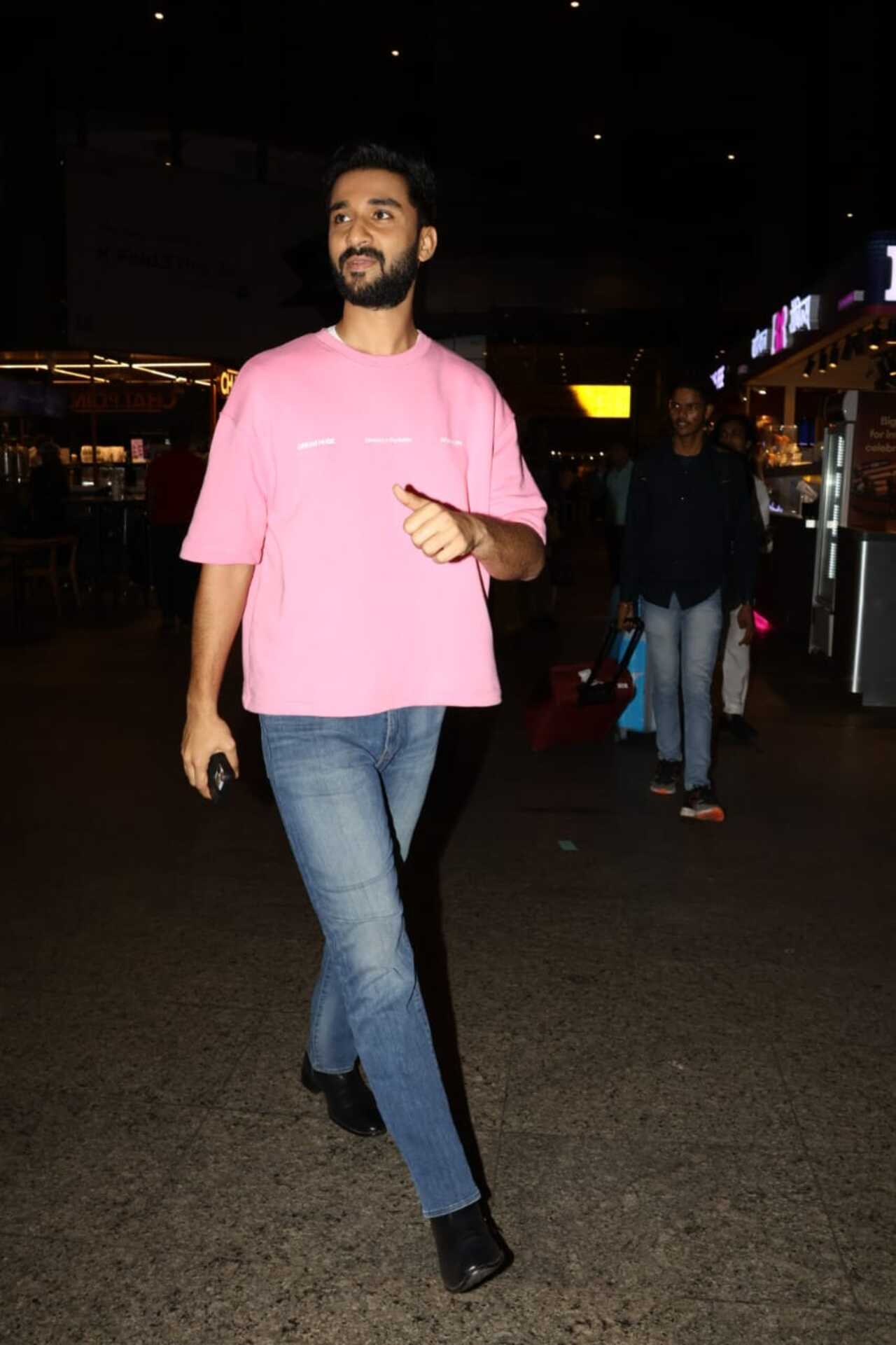 Kill actor Raghav Juyal who is garnering praise for his role as a ruthless antagonist was spotted at the Mumbai airport. 