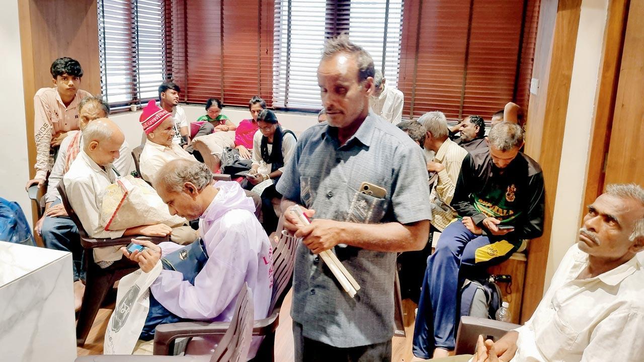 Stir held over faulty e-rickshaws given to persons with disability in Maha