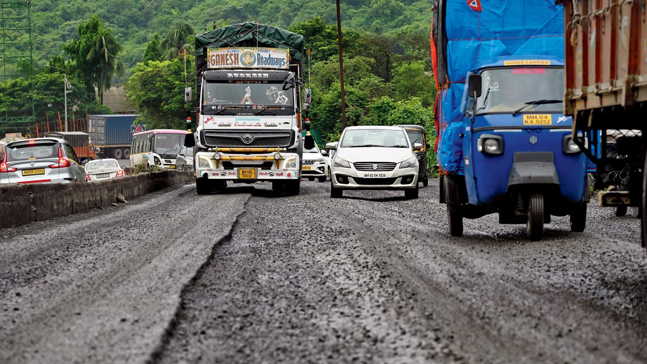 The stretch of the Thane Ghodbunder road that was repaired recently. Pic/Satej Shinde