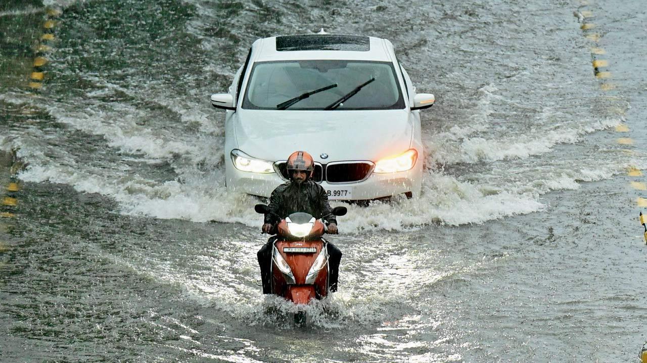  Heavy rains cause waterlogging across Mumbai
