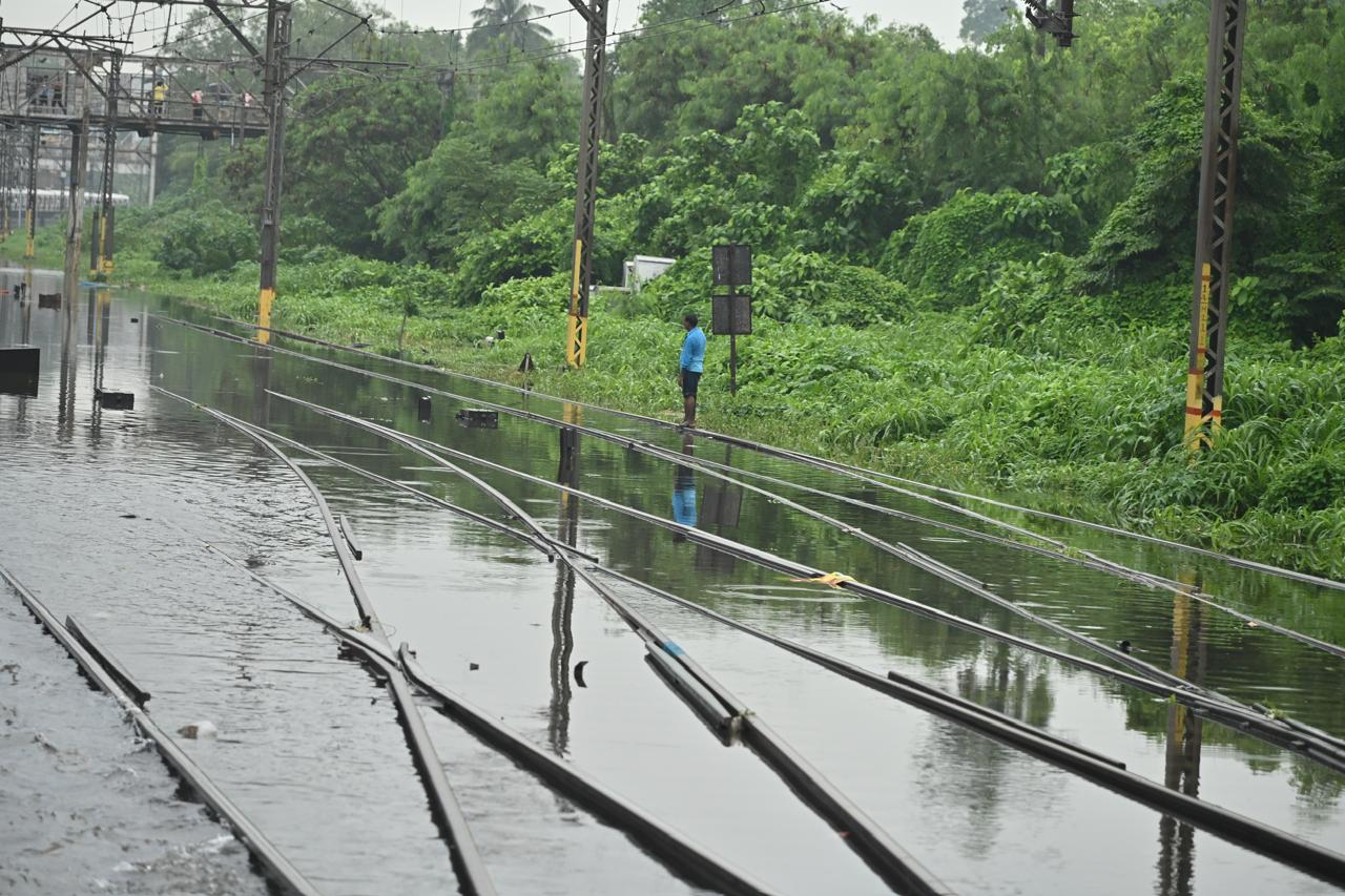 In eastern Mumbai, Govandi recorded the highest 315.6 mm rainfall, followed by 314.5 mm at Powai, while in western parts, Malpa Dongri in Andheri received the highest 292.2 mm rainfall followed by 278.2 mm at Chakala