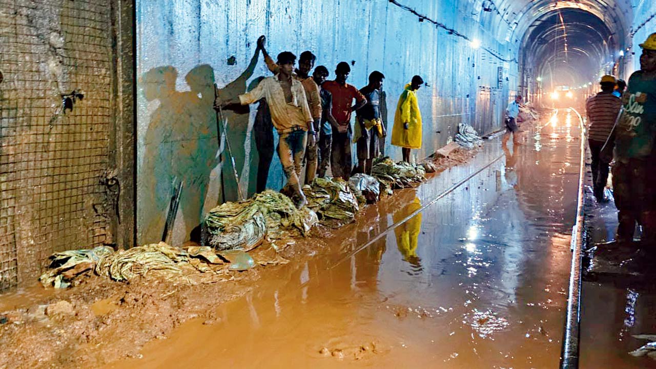 Flooded tracks inside the Pernem tunnel
