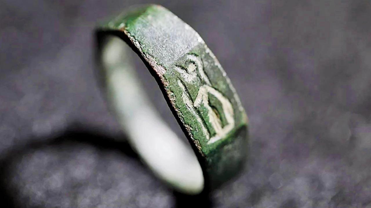 Teen finds 1,800-yr-old Roman-era ring