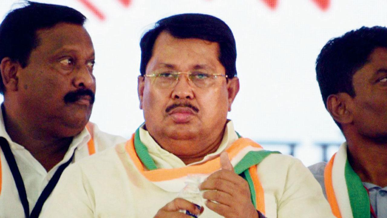 Mumbai: Opposition leader Vijay Wadettiwar alleges undue favour for private developer