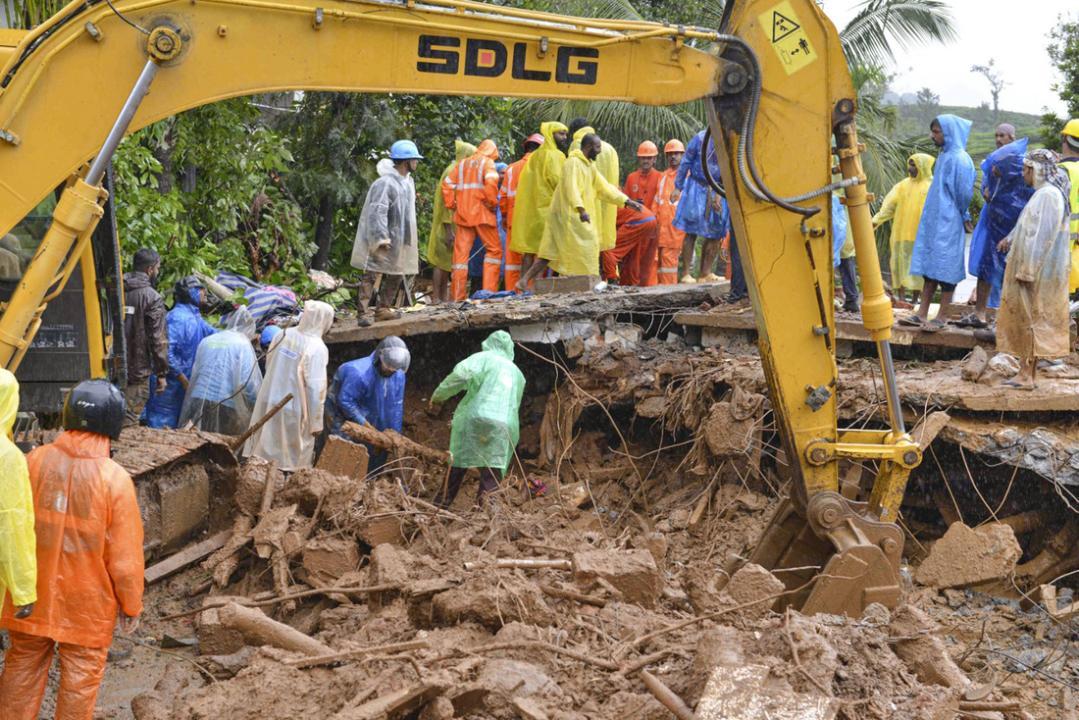 Kerala landslide: Army recovers 70 bodies, rescues 1,000 people in Wayanad