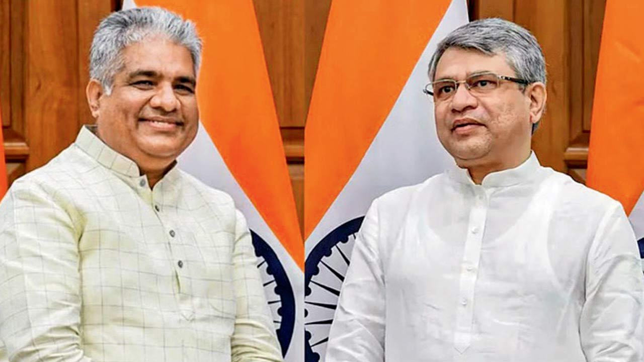 BJP’s state election in-charge Bhupender Yadav; (right) Ashwini Vaishnaw, BJP’s state election deputy in-charge
