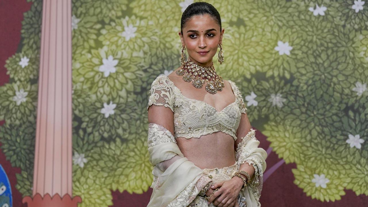 Alia bhatt lehenga ambani cheap