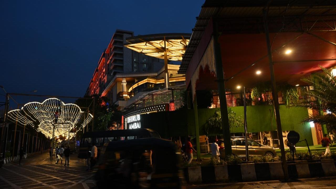 Vehicular traffic coming from MTNL Junction will be restricted at Signature/ Sun Tech Building for proceeding towards American Consulate, Jio World Convention Centrc, BKC Connector