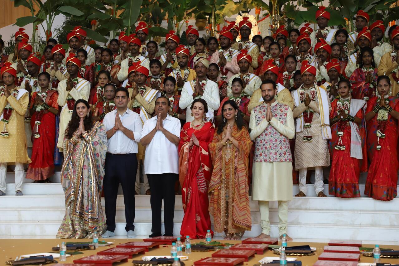 The mass wedding was held at Swami Vivekanand Vidyamandir in Palghar