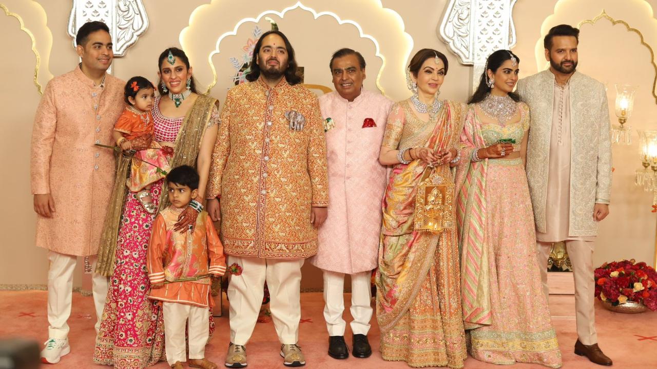 The wedding ceremony of Anant Ambani and Radhika Merchant is being held in Mumbai's Jio World Convention Centre. Here are all the sports celebrities who arrived at the grand function
