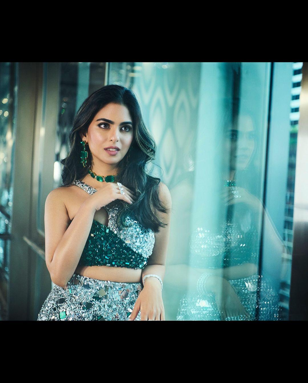 Isha Ambani chose a stunning outfit by Manish Malhotra. Her dress featured shades of green and silver.