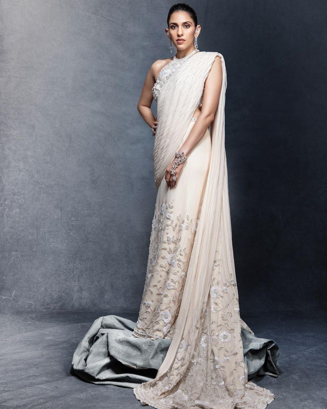 The saree was paired with a halter-neck blouse adorned with pearls and detailed silver sequin embroidery. The blouse's back featured crystal-studded bow-back buttons!