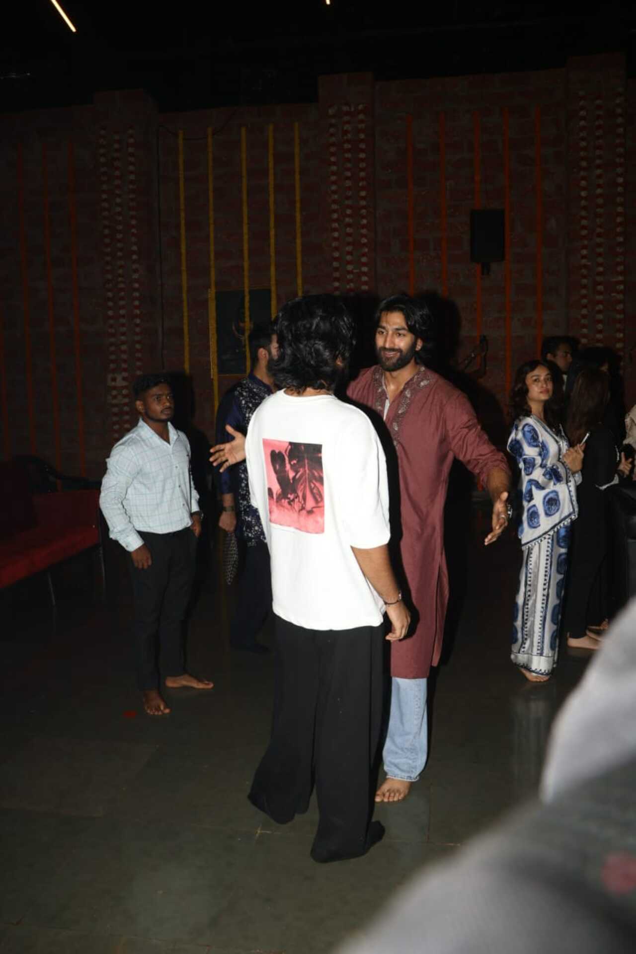 Actor Meezaan Jafri also graced the occasion in a brown kurta and light blue jeans. 