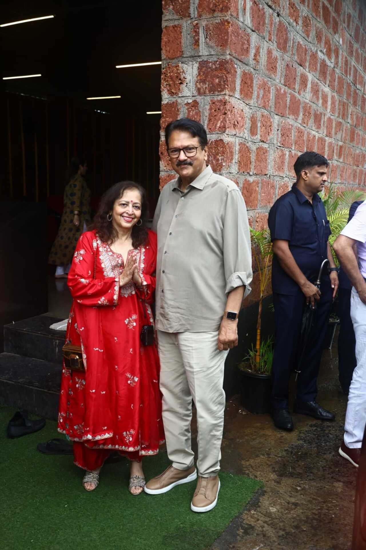 Isha’s in-laws Swati Piramal and Ajay Piramal also posed happily for the paparazzi. 