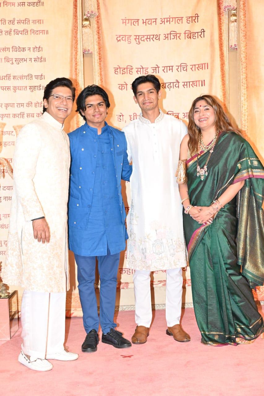 Shaan arrived with his beautiful family for the grand Mangal Utsav