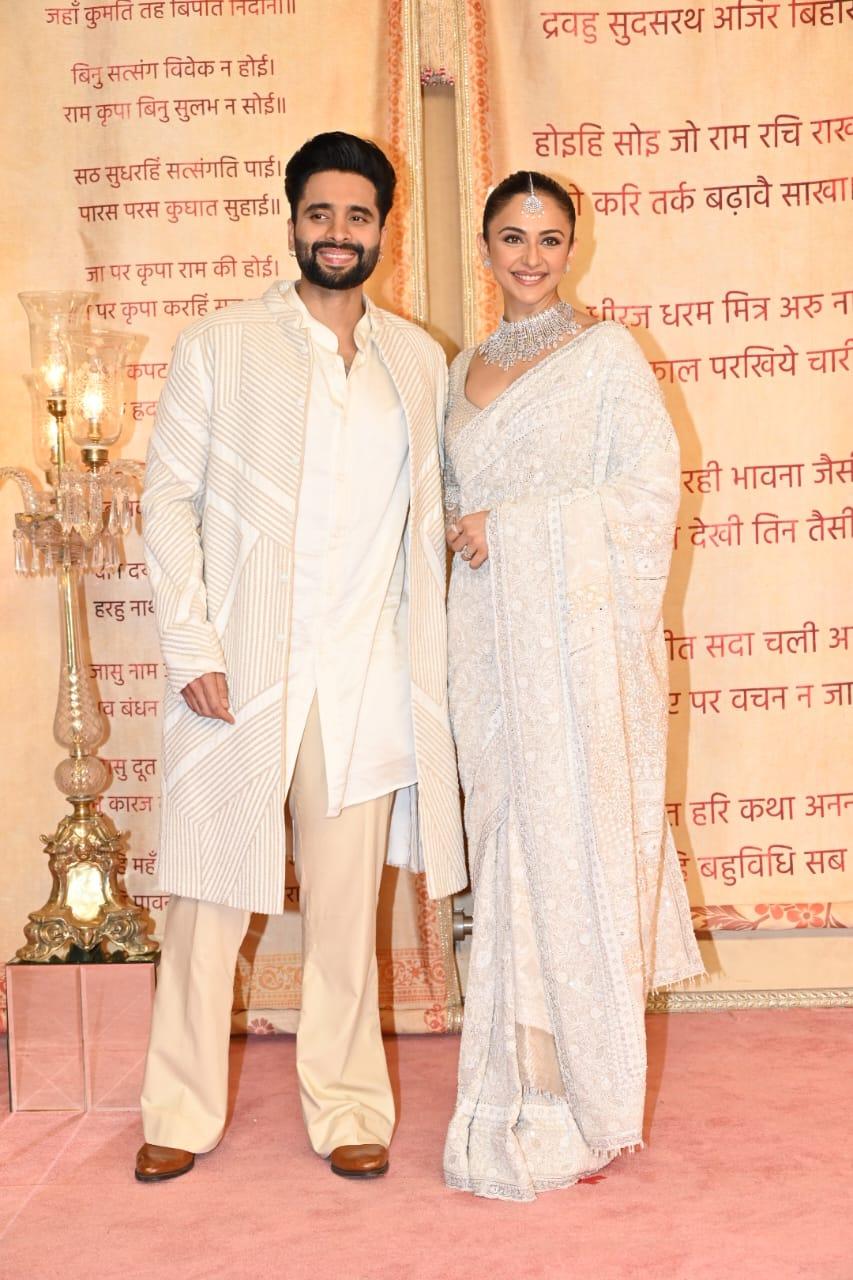 Jackky Bhagnani and Rakul Preet Singh twinned in white as they arrived for the Mangal Utsav ceremony