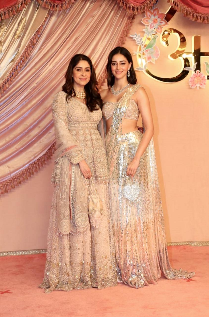 Ananya Panday arrived with her mother Bhavana. The mother-daughter duo looked absolutely spellbinding.
