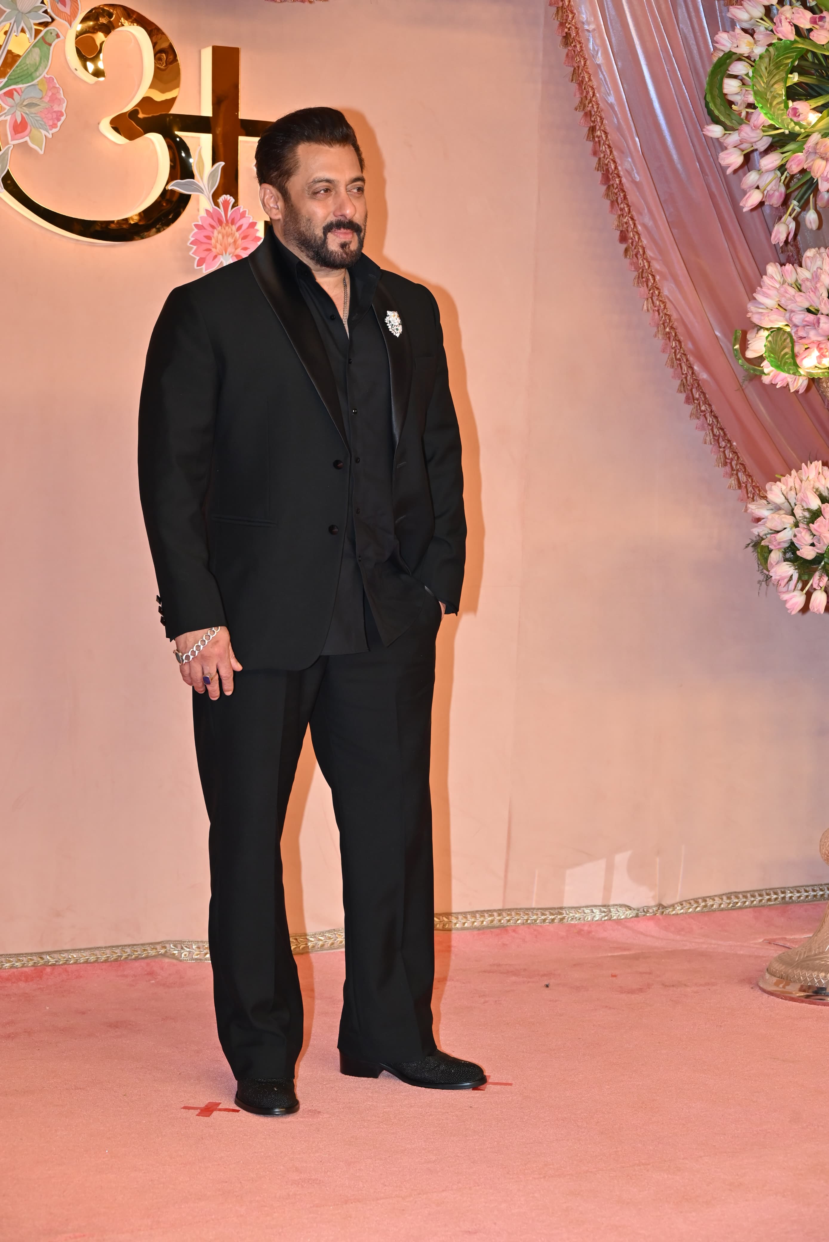 A departure from his usual style, Salman Khan showed up for the Sangeet event dressed in a formal suit with a boutonniere.