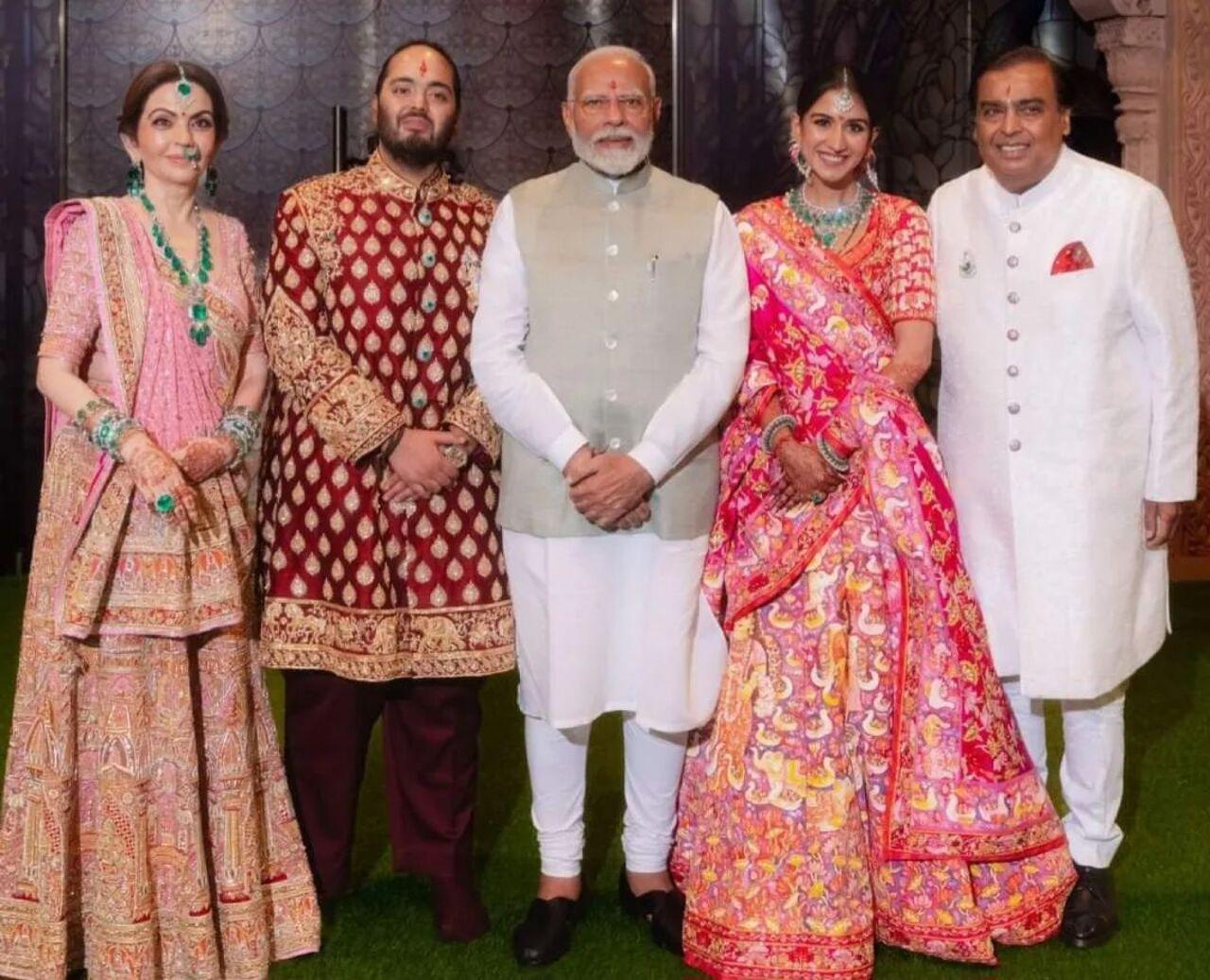 Prime Minister Narendra Modi added grandeur to the celebrations. In a picture-perfect moment captured at the event, PM Modi is seen standing with a beaming smile amidst Mukesh Ambani, Nita Ambani, and the newlyweds Anant Ambani and Radhika Merchant.