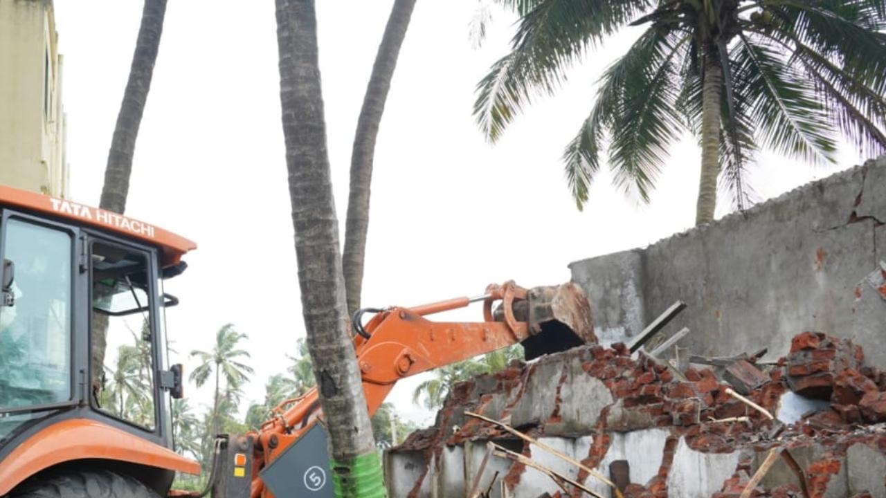 Milind More, son of Raghunath More, former Thane district chief of the undivided Shiv Sena, was at a resort in Navapur with his family when the incident took place late Sunday evening