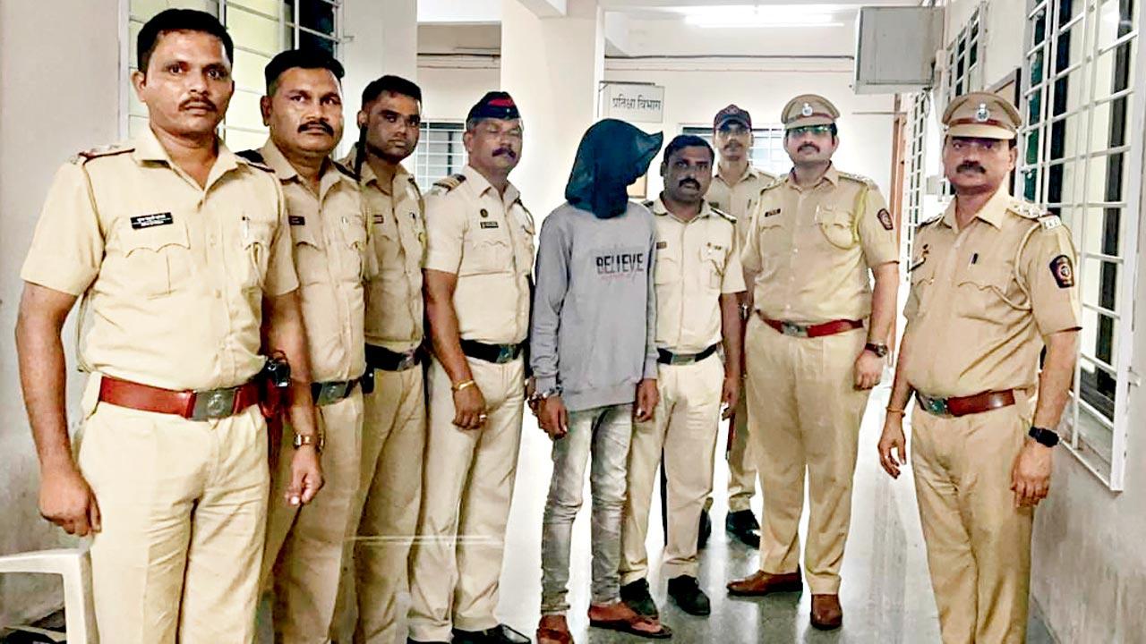 Navi Mumbai police along with accused Dawood Shaikh