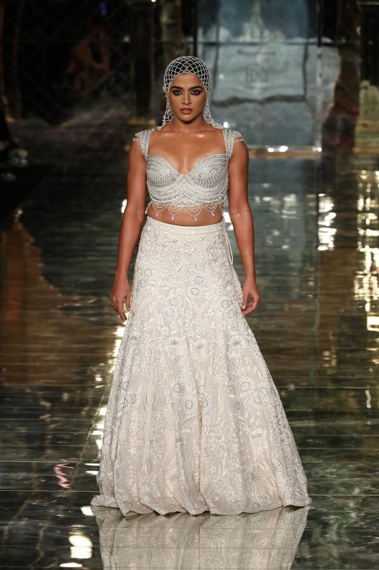 Wamiqa Gabbi wowed the audience while opening the show in an Ivory Trail Lehenga from the ‘Botanical Bloom’ line, featuring Resham embroidery with ivory silk threads highlighted with pearls and crystals. 