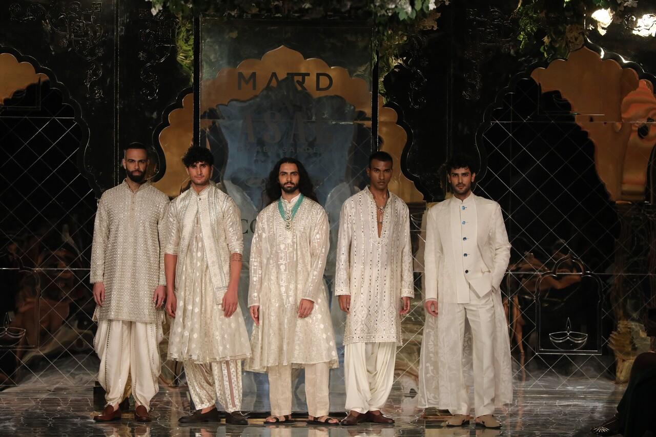 For ‘The Regal Groom of Mard’, the inspiration finds its roots in how men no longer shy away from dressing their maximal best. 