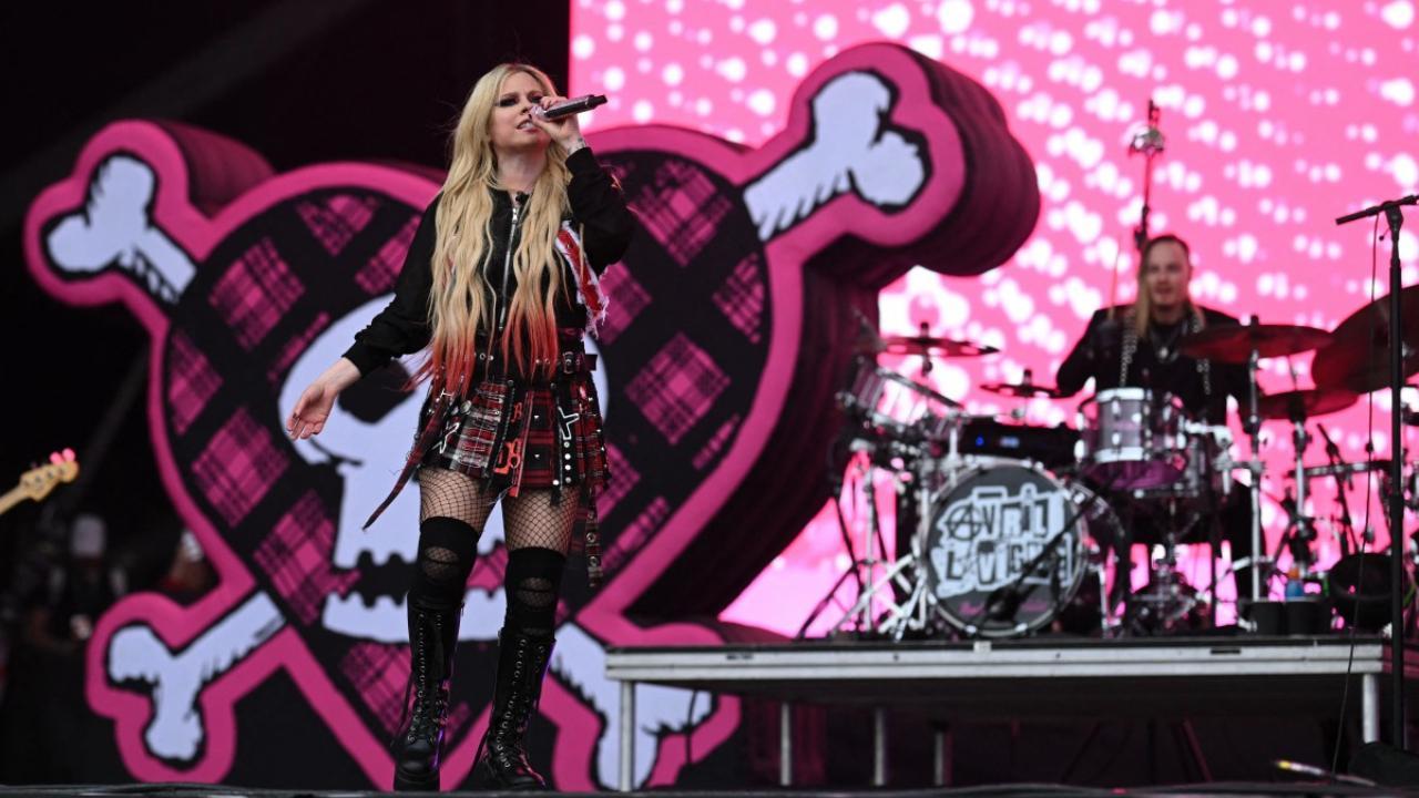 Avril Lavigne's electric show from Glastonbury Festival