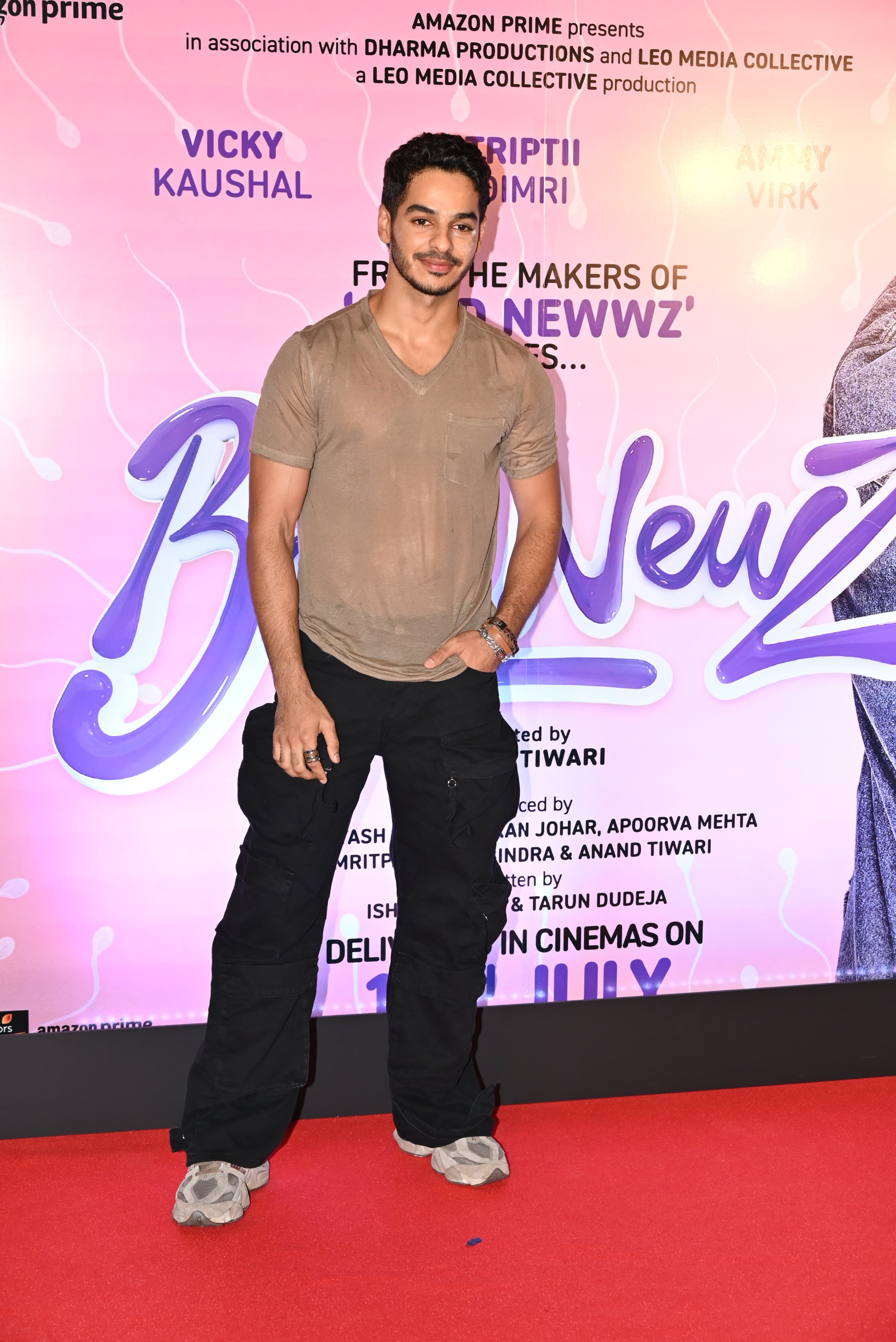 Ishan Khatter looked handsome in a brown shirt which he paired with black cargos
