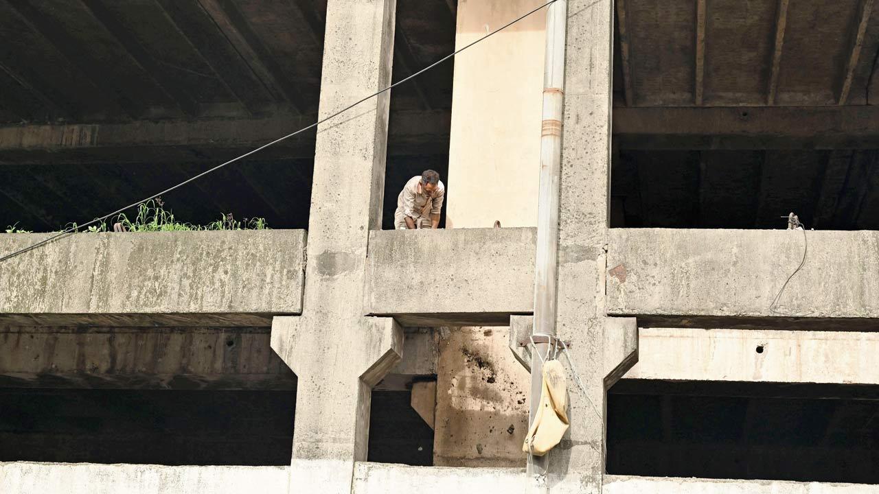 Mumbai: BMC wakes up after a slab from Andheri flyover collapses